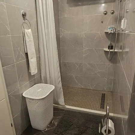 Tole Apartment *