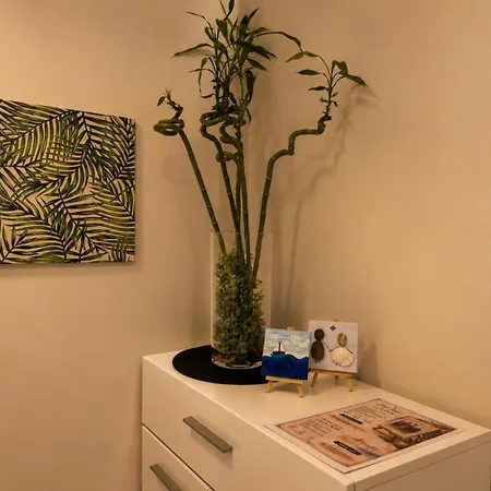 Apartment Tole *