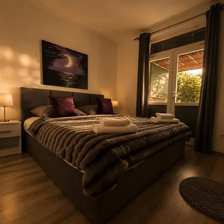 Apartment Tole