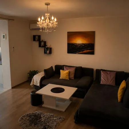 Tole Apartment *