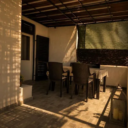 Apartment Tole *
